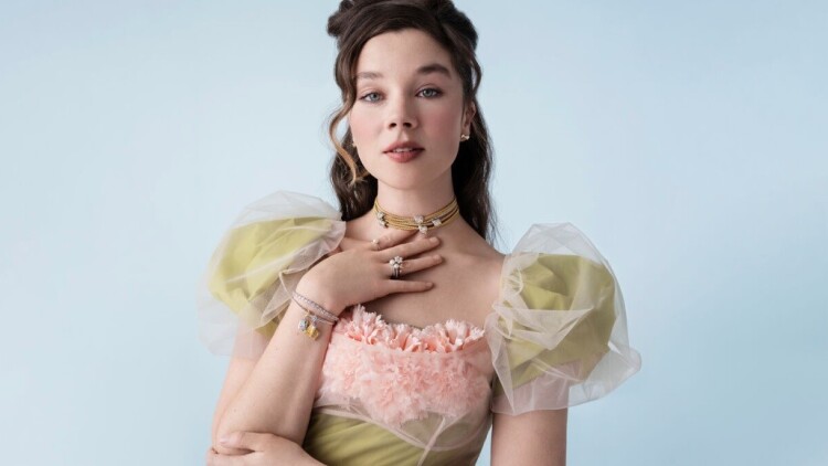 Πώς η Pandora μετατρέπει το Regency romance σε παγκόσμιο brand 