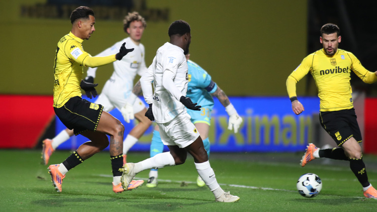 Άρης - ΑΕΚ 1-1 (Α' ημίχρονο): «Εκρηκτικό» ξεκίνημα στο Κλ. Βικελίδης με δύο γκολ σε 11 λεπτά, Live η αναμέτρηση, δείτε τα γκολ