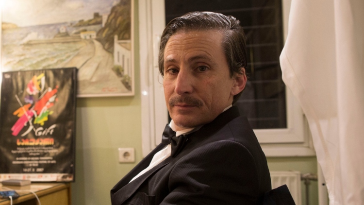 Στη Μεγάλη Χίμαιρα παίζει και ο εγγονός του Καραγάτση - Ποιος είναι και ποιον χαρακτήρα υποδύεται