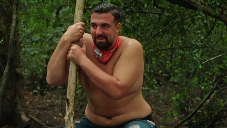 Οι απολαυστικές ατάκες του Gio Καραντώνη στην πρεμιέρα του Survivor: Το «καπνιστό ελάφι», το «unfair» και τα πάρτι