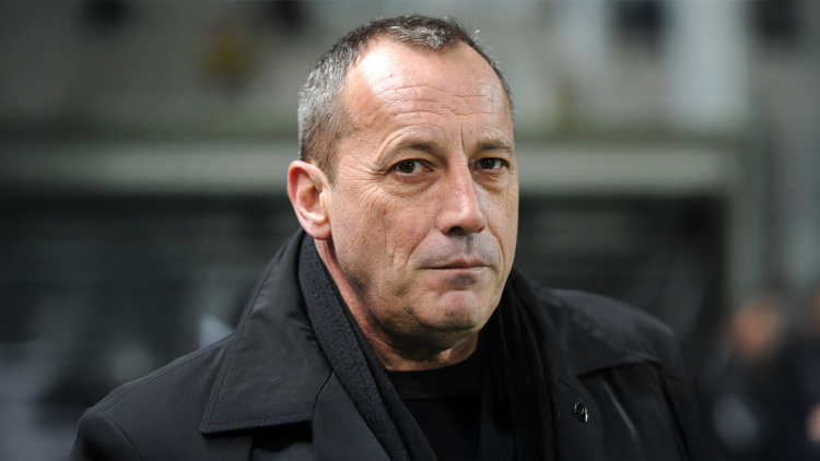 Δολοφόνησαν εν ψυχρώ αυτονομιστή της Κορσικής και πρώην πρόεδρο της Αζαξιό στην κηδεία της μητέρας του