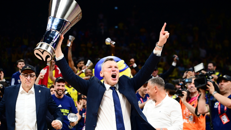 Σαρούνας Γιασικεβίτσιους: Υπέγραψε νέο τριετές συμβόλαιο στη Φενέρ 