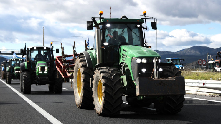 Η κυβέρνηση περνά στην αντεπίθεση και καρφώνει αγροτοσυνδικαλιστές για αδιαλλαξία: Βγαίνει από το συρτάρι το plan B