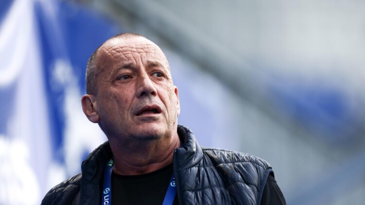 Πρώην πρόεδρος της Αζαξιό δολοφονήθηκε την ώρα της κηδείας της μητέρας του