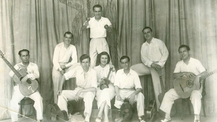 Κώστας Μπέζος: Ο ρεμπέτης-σκιτσογράφος που έζησε περιπλανώμενος σε όλη την Ελλάδα και όχι μόνο