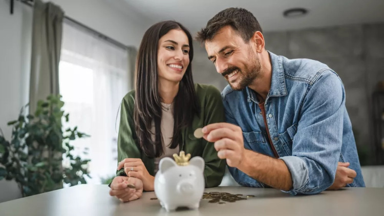 Με τη σύνταξη το εισόδημα μειώνεται – Πώς βοηθούν τα αποταμιευτικά προγράμματα
