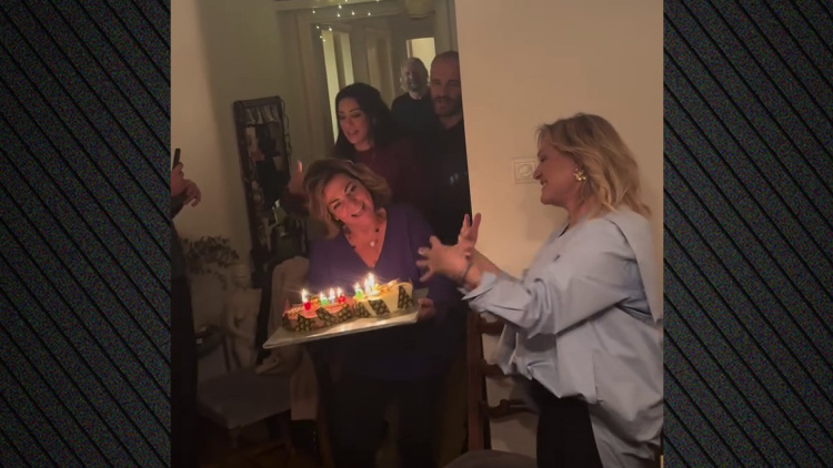 Μαρία Καβογιάννη: Το πάρτι για τα 68α γενέθλιά της, η τούρτα από τη Βίκυ Σταυροπούλου και τα κλαρίνα
