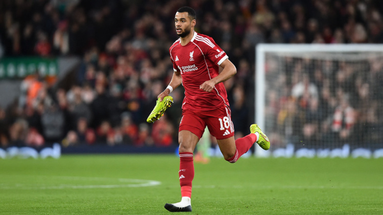 Viral ο Χάκπο: Έχασε το παπούτσι του στη μέση της αντεπίθεσης και συνέχισε να τρέχει κρατώντας το στο χέρι, δείτε βίντεο
