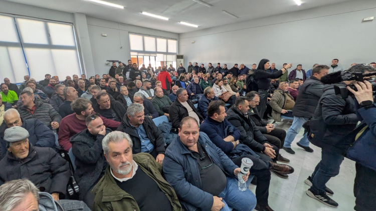 Σε εξέλιξη η πανελλαδική σύσκεψη των αγροτών στον Παλαμά Καρδίτσας, στο τραπέζι η κλιμάκωση των κινητοποιήσεων