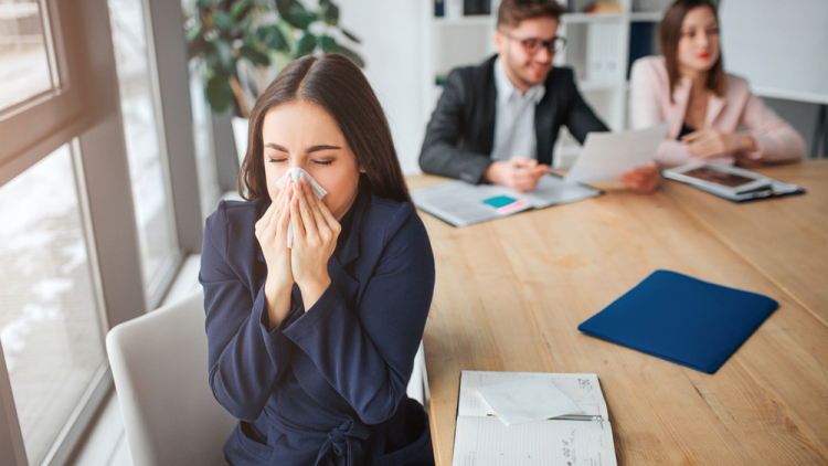 Γρίπη: Πόσο εύκολα κολλάει σε έναν κλειστό χώρο; Πείραμα δίνει μια απροσδόκητη απάντηση