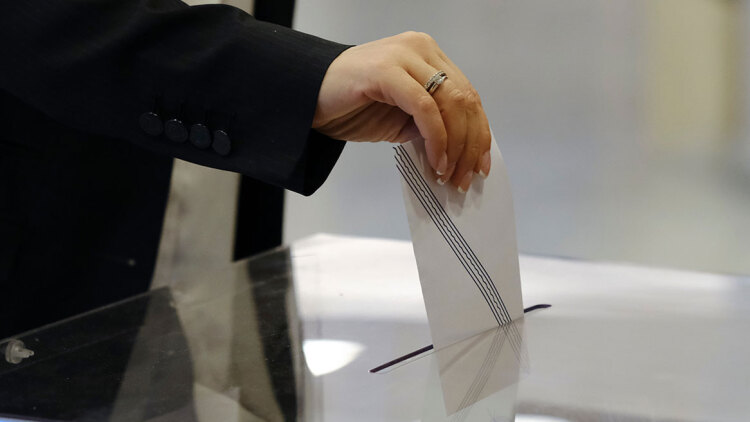 Real Polls: Πάνω από το ποσοστό των ευρωεκλογών η ΝΔ, επέστρεψε στη 2η θέση η Πλεύση - Η απήχηση Τσίπρα, Καρυστιανού