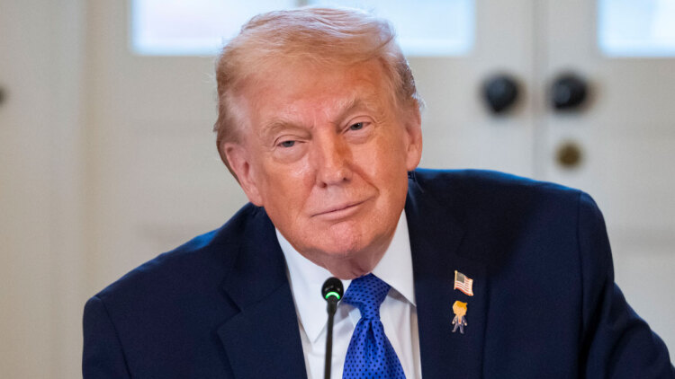 «Θα πάρουμε τη Γροιλανδία, τίποτα λιγότερο δεν είναι αποδεκτό» λέει ο Τραμπ και καλεί το ΝΑΤΟ να συνεργαστεί