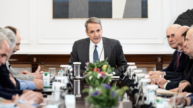 «Με τα μπλόκα δεν πάμε μακριά, θα βρούμε έξυπνες λύσεις»: Το παρασκήνιο και οι διάλογοι στη συζήτηση Μητσοτάκη με αγρότες, τι κέρδισαν