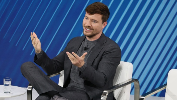 Ο ζάμπλουτος MrBeast αποκάλυψε ότι... δανείζεται χρήματα: Δεν μου φτάνουν ούτε για McDonald’s