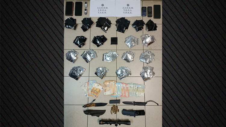 Μίνι μάρκετ στη Θεσσαλονίκη πουλούσε συνθετική κάνναβη, τρεις συλλήψεις
