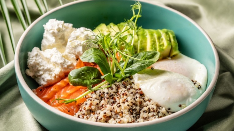 Πώς αξιοποιούμε το τυρί cottage: 10 ιδέες, από αλμυρό μέχρι γλυκό