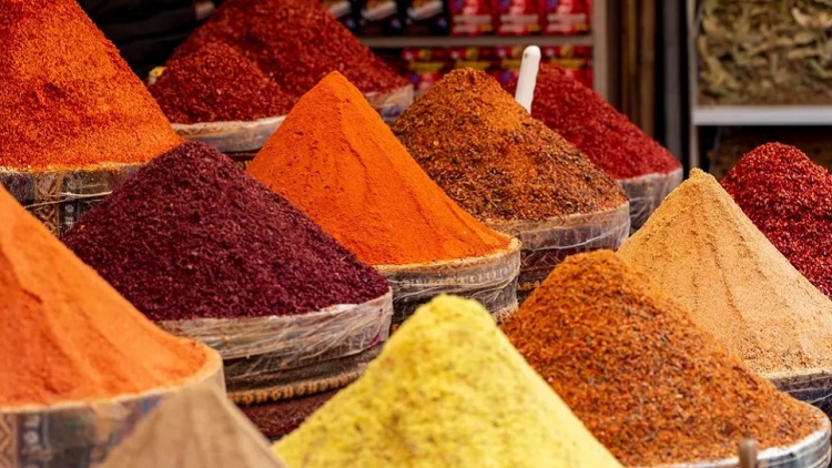 Μπαχαρικά και ξηροί καρποί από το Ιράν - Ποιές είναι οι γεύσεις που ταξιδεύουν παγκοσμίως