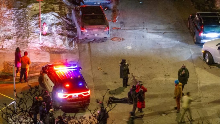 Νέος πυροβολισμός από πράκτορα ICE στη Μινεάπολις: Τραυματίστηκε άνδρας από τη Βενεζουέλα, δείτε βίντεο