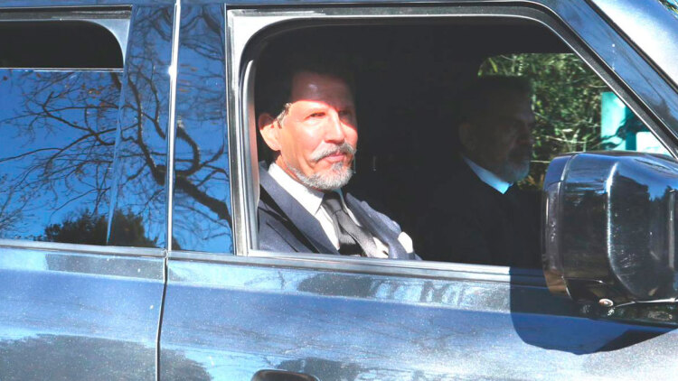 Σε στενό οικογενειακό κύκλο το μνημόσυνο του τέως βασιλιά Κωνσταντίνου, δείτε βίντεο και φωτογραφίες
