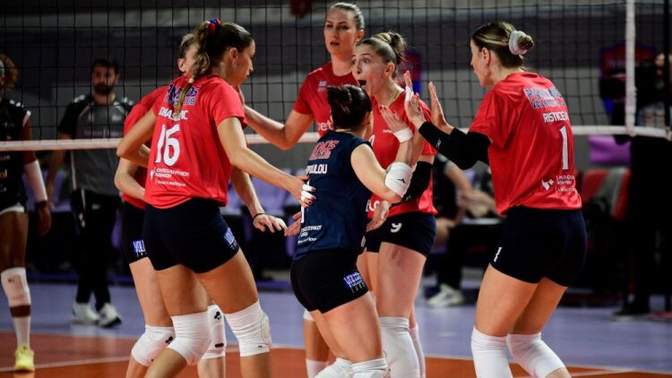 Βόλεϊ: Ο Πανιώνιος πανηγύρισε ιστορική πρόκριση στους 8 του Challenge Cup γυναικών, δείτε βίντεο
