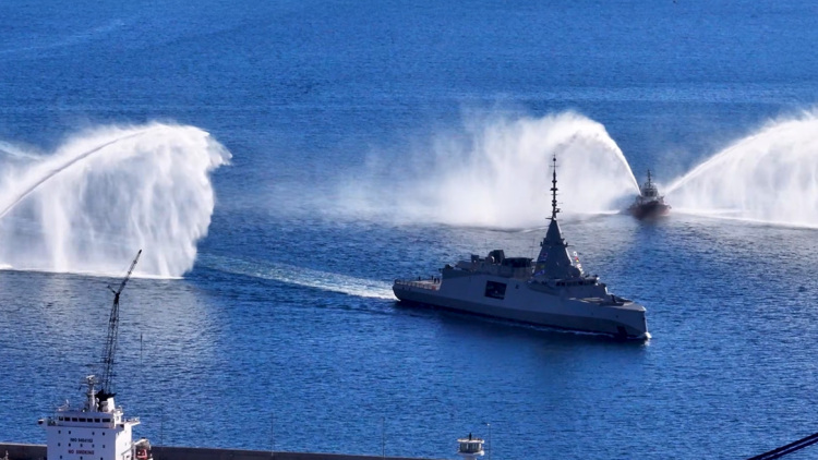 Η εντυπωσιακή άφιξη της φρεγάτας «Κίμων» στον ναύσταθμο της Σαλαμίνας: Δέος για την πρώτη ελληνική Belharra, δείτε βίντεο