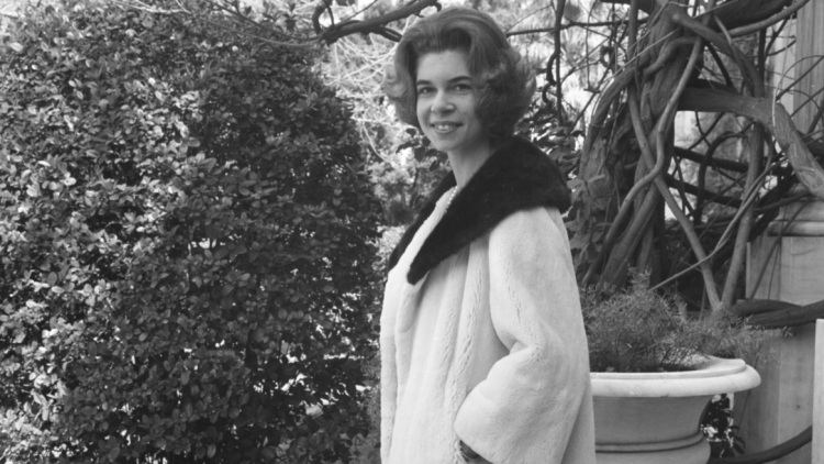 Ειρήνη: Η ασυνήθιστη πριγκίπισσα που έζησε πολλές ζωές