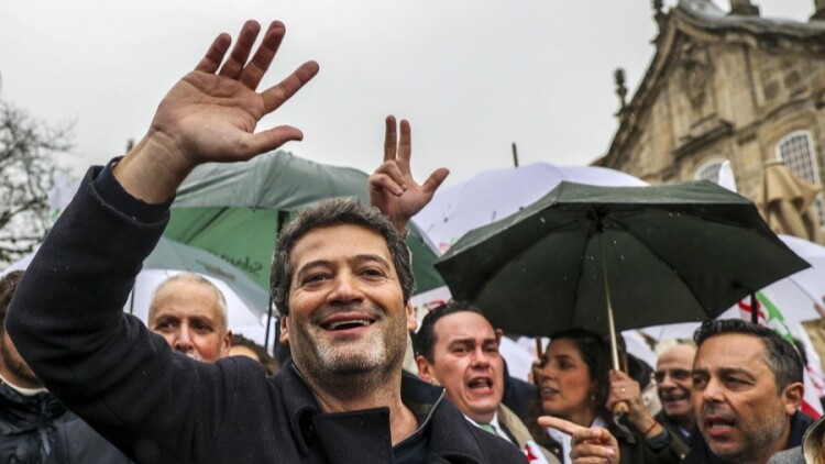 Ο ακροδεξιός Αντρέ Βεντούρα φαβορί για τον πρώτο γύρο των προεδρικών εκλογών στην Πορτογαλία