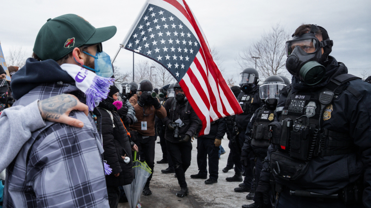 Μινεσότα: Τι θα μπορούσε να συμβεί αν ο Τραμπ επικαλεστεί τον Νόμο περί Εξέγερσης