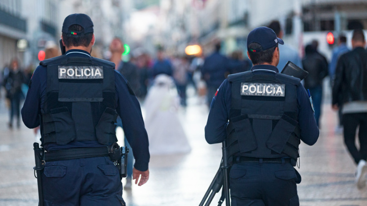 Αστυνομικοί στην Λισαβόνα κατηγορούνται πως βασάνιζαν άστεγους και μετανάστες και δημοσιοποιήσουν τις εικόνες