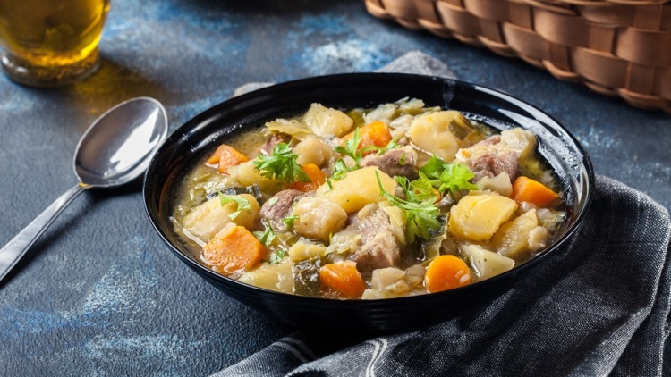 Θαλπωρή στο πιάτο με πράσα, σέλινο και χοιρινό: Ένα πλήρες μενού για όλο το Σαββατοκύριακο