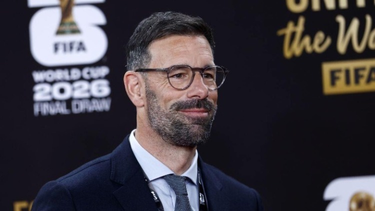 Ο Φαν Νίστελροϊ στο τεχνικό επιτελείο της Εθνικής Ολλανδίας
