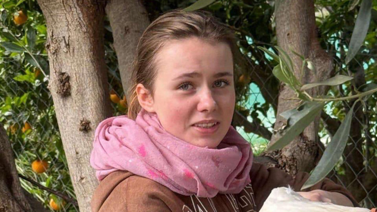 «Την είχε κουρέψει ο πατέρας της επειδή ζήτησε κομμωτήριο, δεν της έδιναν ποτέ λεφτά»: Νέες μαρτυρίες για την Λόρα