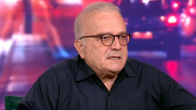 Άρης Δαβαράκης: Ήταν μια πραγματικότητα για εμένα, ότι κοιτούσα κυρίως τα αγόρια, αυτό εννοούσα όταν είπα ότι είμαι ομοφυλόφιλος