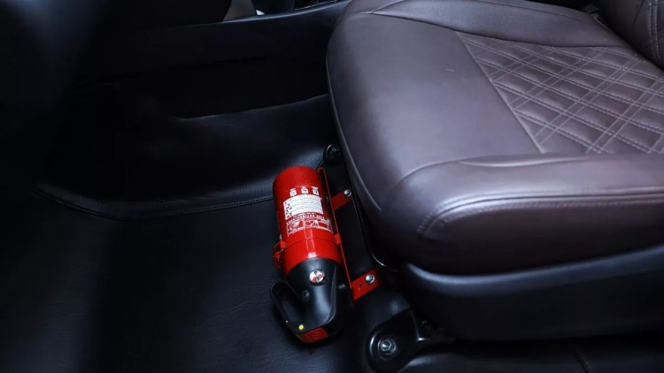 Πυροσβεστήρας στο αυτοκίνητο: Ποιο μυστικό κρύβει;
