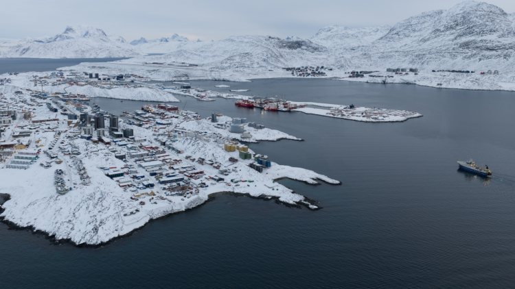 Γροιλανδία: Οι πάγοι λιώνουν, νέες οδοί ναυσιπλοΐας ανοίγουν, η αξία της εκτοξεύεται - Ο Τραμπ και οι επιδιώξεις Κίνας, Ρωσίας