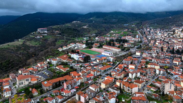 Οικογενειακή απόδραση στο Καρπενήσι: Xιόνι και πανέμορφα χωριά
