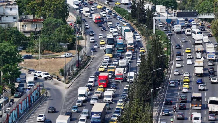 Live η κίνηση τώρα στους δρόμους: Μποτιλιαρισμένοι δρόμοι με την απεργία ταξί, καθυστερήσεις σε Κηφισό και Λεωφόρο Αθηνών
