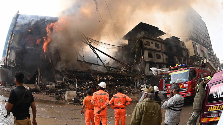 Έξι νεκροί σε πυρκαγιά σε εμπορικό κέντρο στο Καράτσι του Πακιστάν