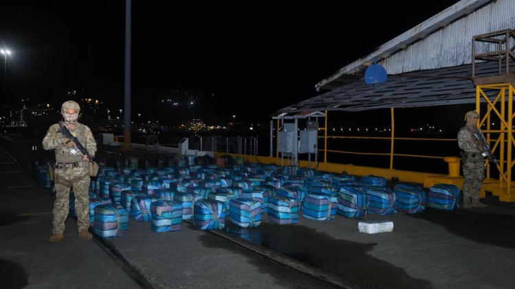 Καταδίωξη στη θάλασσα και κατάσχεση-μαμούθ 5 τόνων ναρκωτικών στον Παναμά