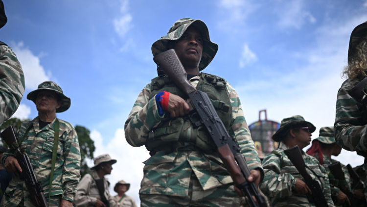 Παραστρατιωτικοί, ναρκωτικά και λαθρεμπόριο στη Βενεζουέλα - Ποιοι και πώς θέλουν να κυβερνήσουν τη χώρα στη μετά Μαδούρο εποχή