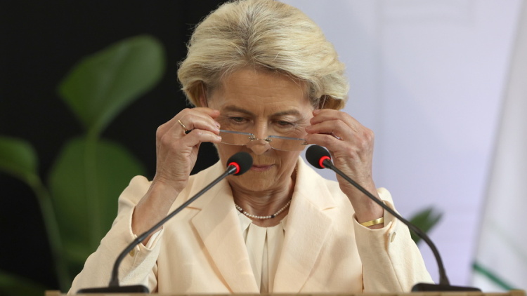 Νταβός: Αδιαμφισβήτητο σεβασμό στην κυριαρχία της Γροιλανδίας και της Δανίας ζήτησε η Φον ντερ Λάιεν