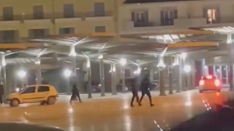 Πυροβολισμοί στη μέση του δρόμου μετά από διαλυμένο αρραβώνα στο Άργος, δείτε βίντεο 