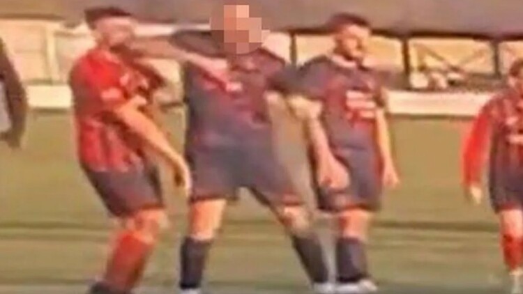 Ουαλία: Η αστυνομία συνέλαβε νταή ερασιτέχνη ποδοσφαιριστή που χτύπησε με αγκωνιά αντίπαλό του, δείτε βίντεο