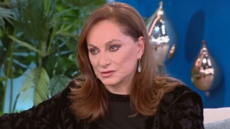 Φιλαρέτη Κομνηνού: Μια φορά έδωσα το τηλέφωνό μου σε θαυμάστρια και από εκεί ξεκίνησε ένα βάσανο