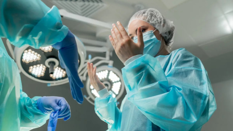 Πόσο συχνή και βαριά είναι η γρίπη σε γιατρούς και νοσηλευτές – Μελέτη απαντά
