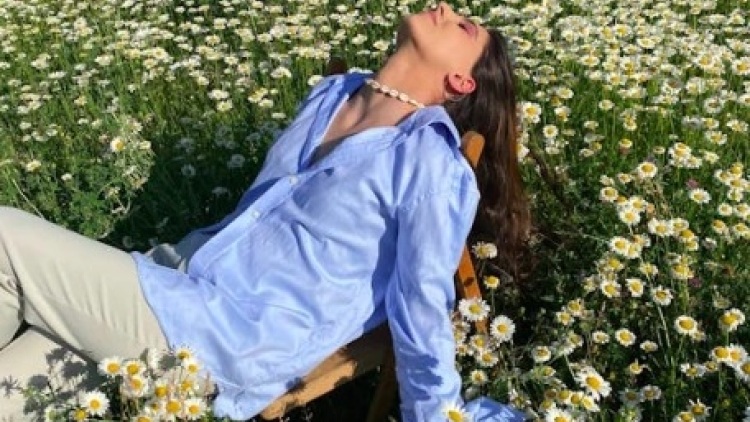 Πέντε τρόποι για να νιώθουμε καλύτερα, σύμφωνα με την επιστήμη