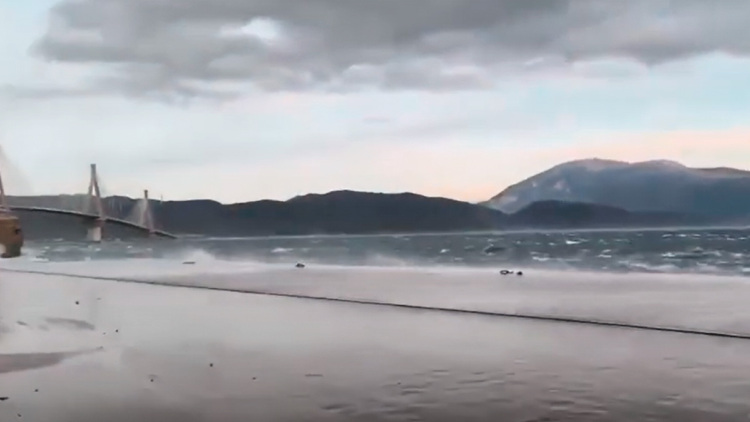 Απαγορευτικό απόπλου στο Ρίο - Αντίρριο λόγω ισχυρών ανέμων, δείτε βίντεο