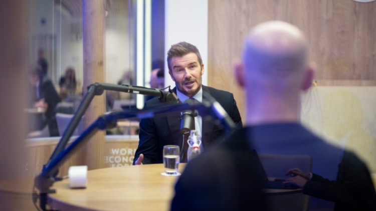 «Έχεις τίποτα να πεις στον Μπρούκλιν;»: Η ερώτηση στον Ντέιβιντ Μπέκαμ με την άφιξή του στο Νταβός, δείτε βίντεο