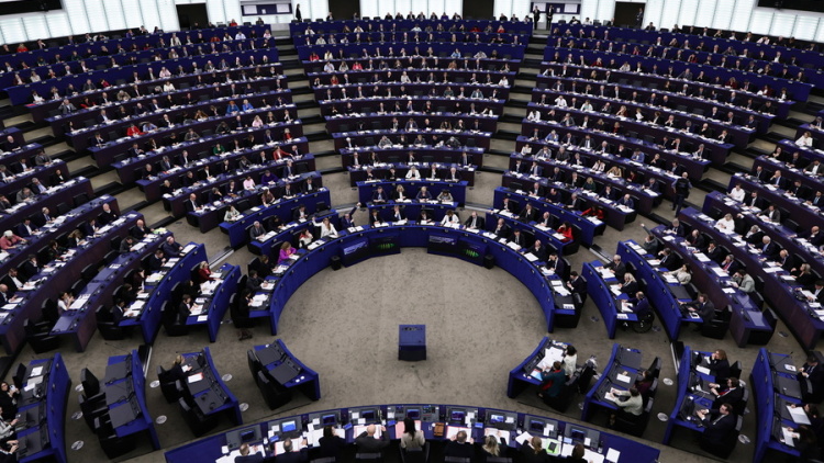 Το Ευρωκοινοβούλιο αναμένεται να παγώσει την επικύρωση της εμπορικής συμφωνίας ΕΕ - ΗΠΑ