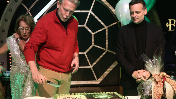 Η συνεδρίαση της Πολιτικής Γραμματείας του ΠΑΣΟΚ, η πίτα του Γερουλάνου και οι ηχηρές παρουσίες στην εκδήλωση